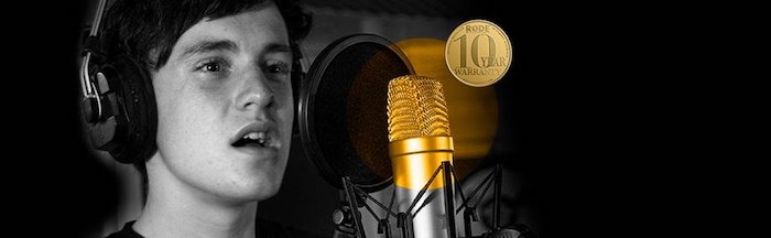 Vocalist and Rode Mic