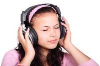 Firls with headphones and pink headband